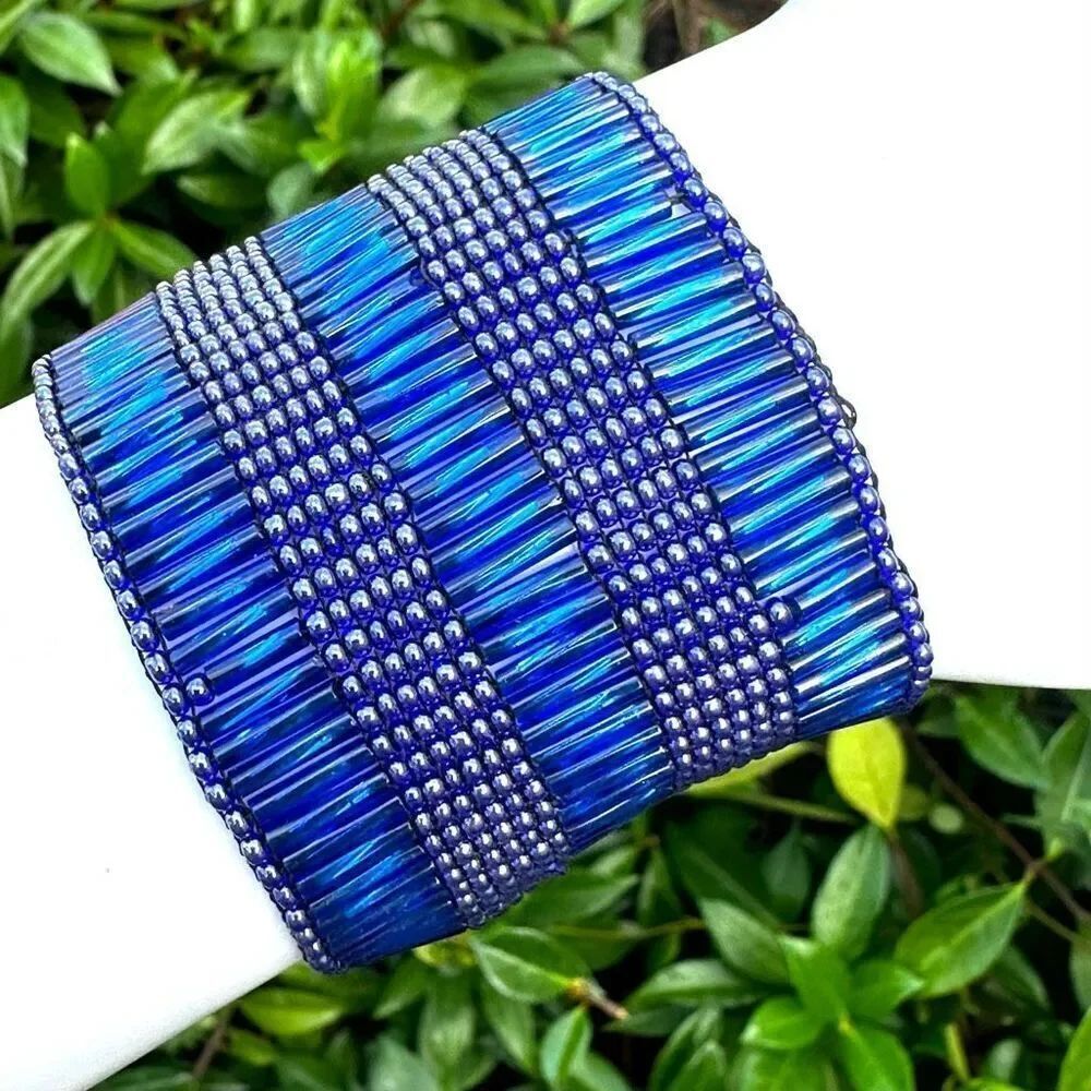 Blue beaded wide beaded bracelet